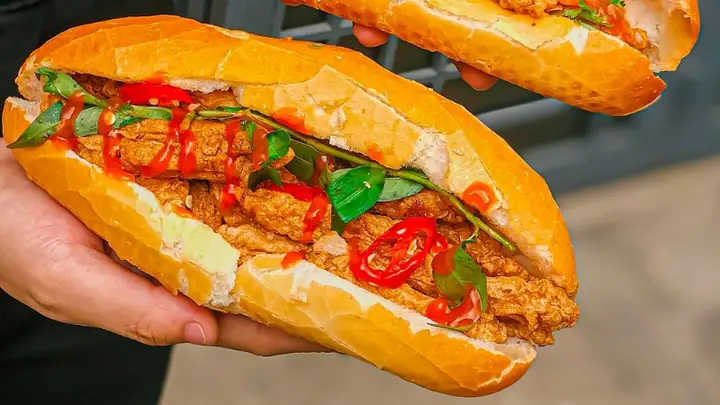 Cách Làm Bánh Mì Chả Cá Nóng: Công Thức Siêu Đơn Giản Cho Bữa Sáng Ngon Miệng