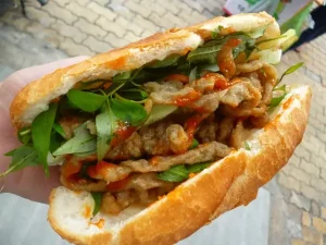 Cách Làm Bánh Mì Chả Cá Nóng: Công Thức Siêu Đơn Giản Cho Bữa Sáng Ngon Miệng