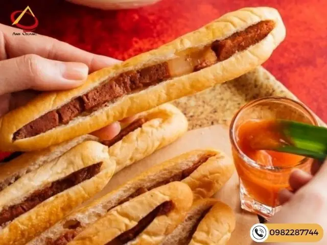 Cách Thưởng Thức Bánh Mì Que Cay Ngon Chuẩn Hải Phòng