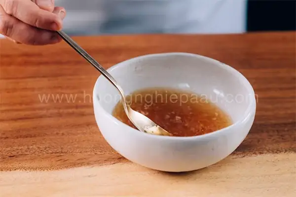 Bước 6: Pha Nước Chấm Chua Ngọt Bước 6: Pha Nước Chấm Chua Ngọt
