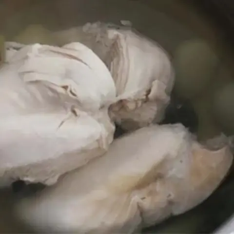 Bước 1: Sơ Chế Thịt Gà