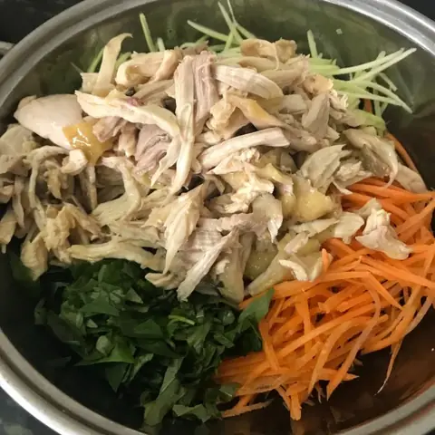 Bước 4: Trộn Gỏi Gà Xoài Xanh