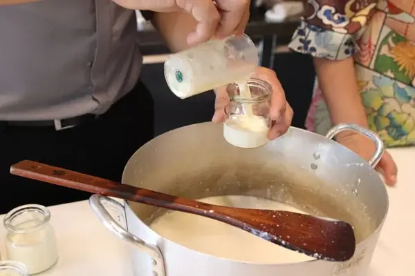 Bước 2: Ủ Sữa Chua