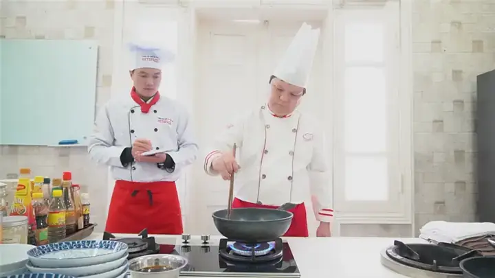 Chuẩn Bị Nguyên Liệu Cho Món Bánh Canh Hà Tĩnh Chuẩn Vị