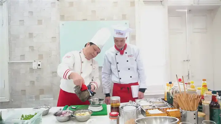 Hướng Dẫn Chi Tiết Cách Nấu Bánh Canh Hà Tĩnh Thơm Ngon