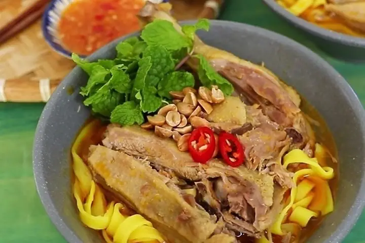 Cách Nấu Mì Quảng Vịt Chuẩn Vị Phan Thiết Đơn Giản Tại Nhà