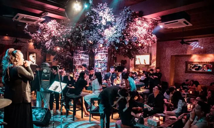 Ấy Lounge – Quán Cafe Nhạc Sống Hà Nội Nổi Tiếng Ấy Lounge – Quán Cafe Nhạc Sống Hà Nội Nổi Tiếng