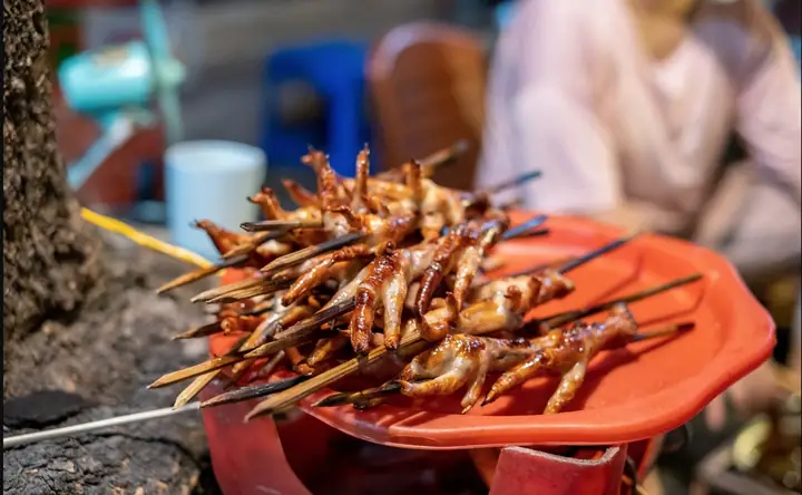 Chân Gà Nướng Hà Nội - Thức Quà Vặt Được Lòng Nhiều Du Khách Chân Gà Nướng Hà Nội - Thức Quà Vặt Được Lòng Nhiều Du Khách