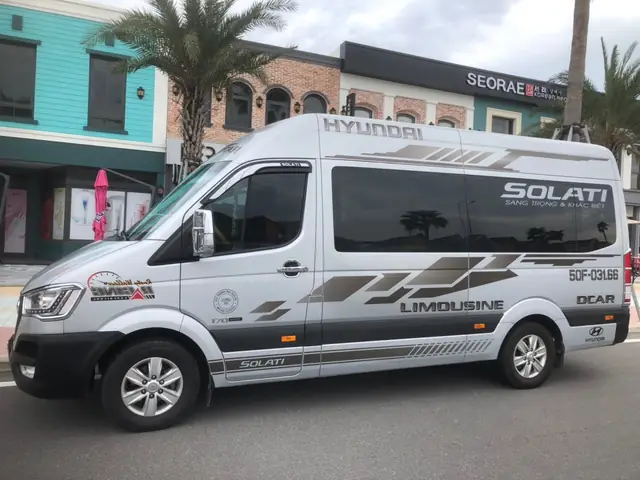 Van-car-rental-between-hcmc-and-radisson