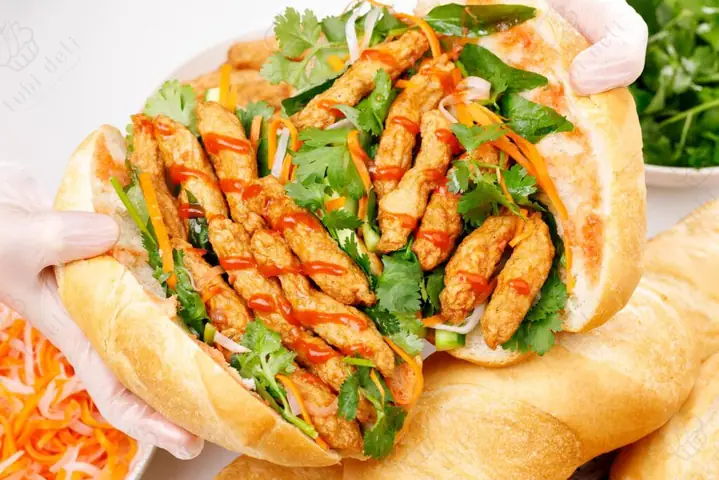 Bánh Mì Chả Cá Má Hải – Hương Vị Từ Đại Dương