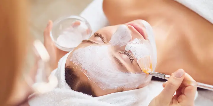 Nặn Mụn Là Bước Đầu Tiên Trong Các Bước Chăm Sóc Da Mụn Nặn Mụn Là Bước Đầu Tiên Trong Các Bước Chăm Sóc Da Mụn