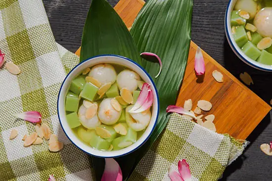Chè Khúc Bạch Hà Nội: 15 Quán Ngon, Chuẩn Vị, Ăn Là Nhớ