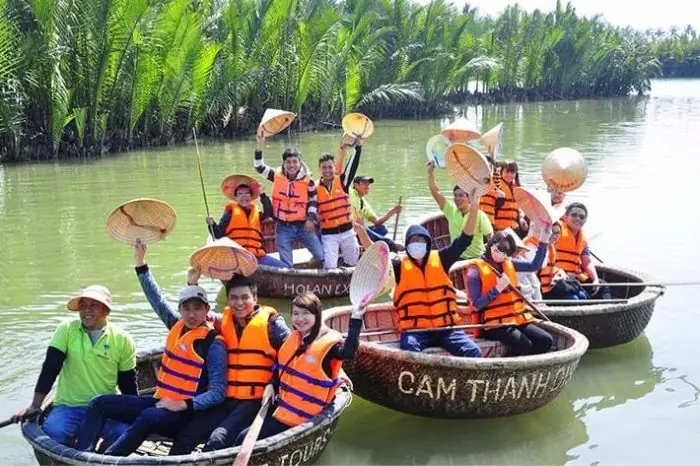 + Thời Điểm Nào Thích Hợp Để Check In Ở Rừng Dừa Bảy Mẫu?
