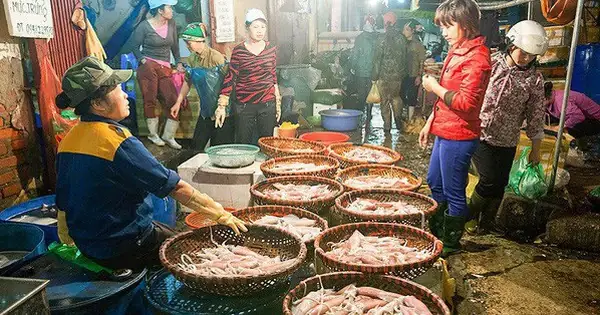Các Chị Em Nên Dậy Sớm Tới Chợ Này Sẽ Mua Được Hải Sản Tươi ...
