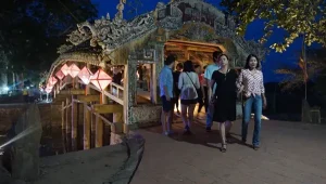 Huế: Trải Nghiệm Thú Vị Với Phiên Chợ Đêm Ở Cầu Ngói Thanh Toàn