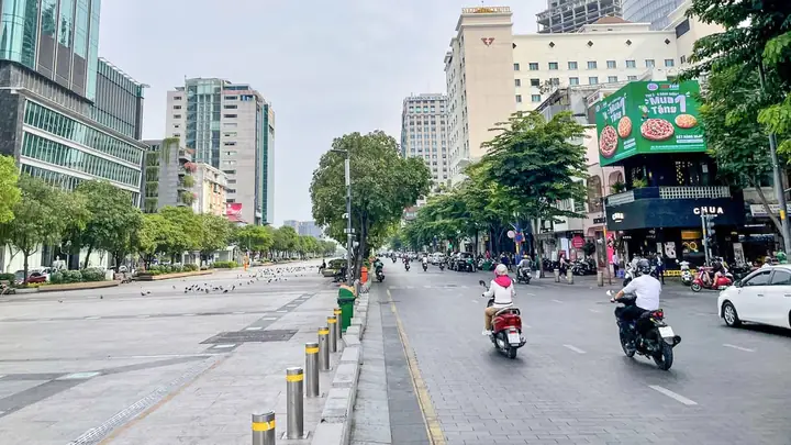 Bãi Gửi Xe Gần Phố Đi Bộ Thăm Quan Đường Hoa Nguyễn Huệ 2025 ...