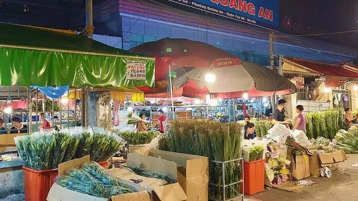 Lang Thang Chợ Hoa Quảng An - Chợ Hoa Đêm Lớn Nhất Hà Nội ...