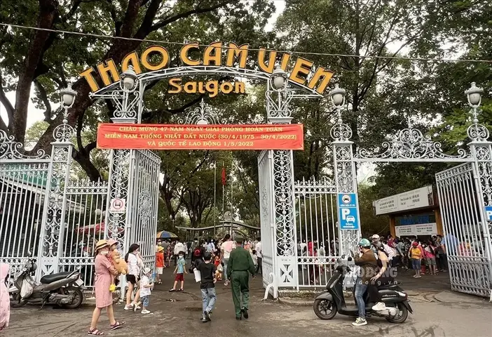 Thảo Cầm Viên - Khu Vui Chơi Gia Đình Ở Sài Gòn Ban Ngày Thảo Cầm Viên - Khu Vui Chơi Gia Đình Ở Sài Gòn Ban Ngày