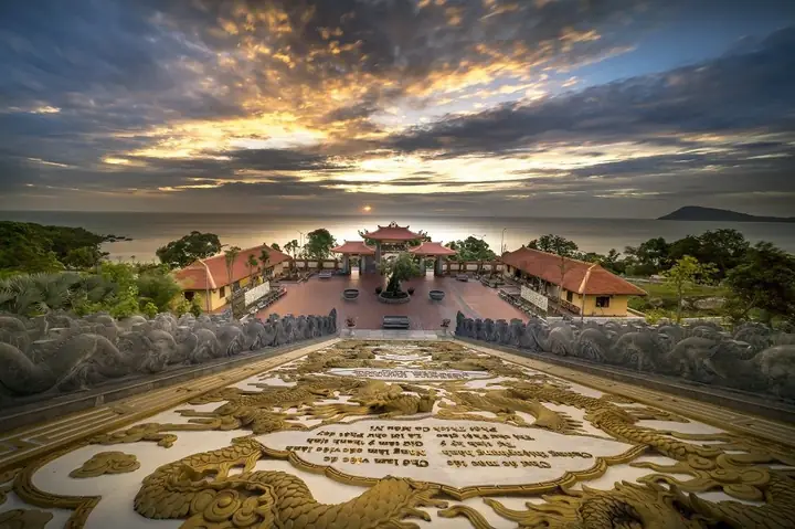 Khu Chính Điện