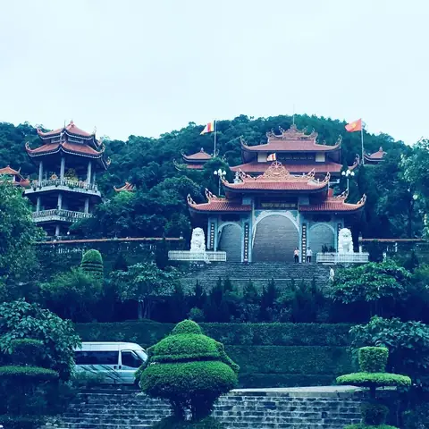 Cổng Tam Quan Chùa Cái Bầu