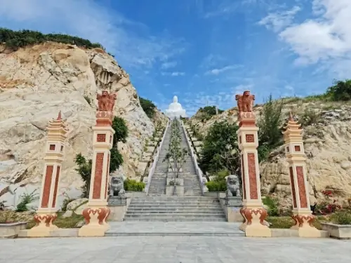 Kinh nghiệm tham quan chùa Ông Núi ở Bình Định mới nhất