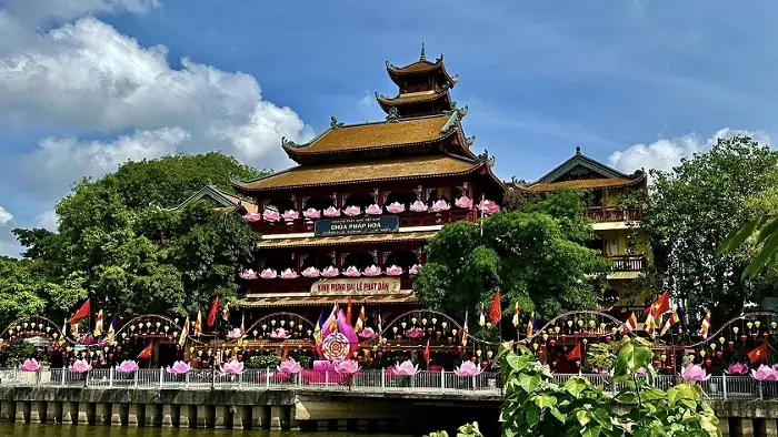 Chùa Pháp Hoa: Khám Phá Miền Đất Phật Nơi Thành Phố Hoa Lệ