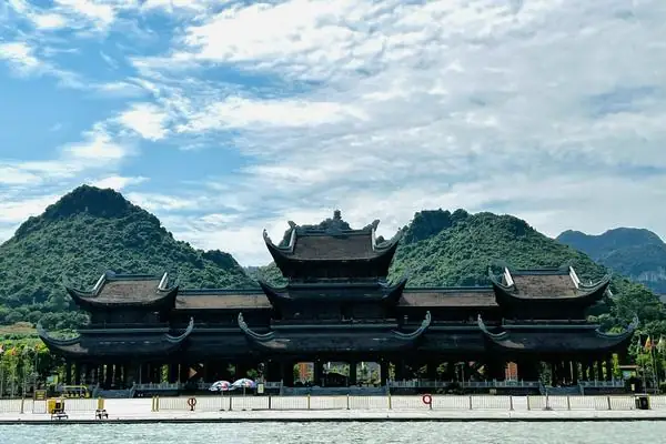 Ngôi Chùa Lớn Nhất Thế Giới Được Xây Dựng Ở Hà Nam