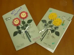 Những Tấm Thiệp Là Minh Chứng Đầy Thuyết Phục Cho Những Tình Cảm Sâu Sắc, Năng Khiếu Hội Họa Và Khả Năng Sáng Tạo Của Học Sinh Nguyễn Tất Thành. Chúng Thật Phong Phú, Cả Về Chất Liệu Lẫn Kiểu Dáng Khiến Cho Người Xem Khó Có Thể Rời Mắt.