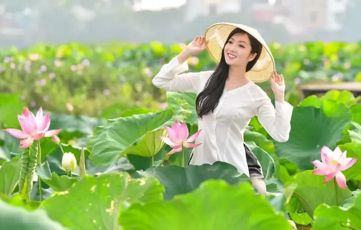 Đầm Sen Bát Tràng