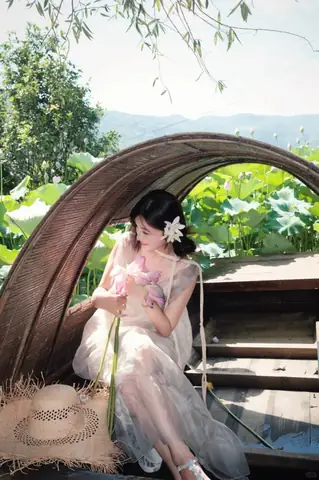 Váy Tơ Trắng Bồng Bềnh