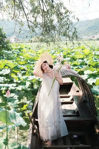 Váy Tơ Trắng Bồng Bềnh
