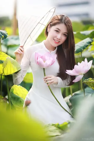 Chụp Ảnh Sen Với Áo Dài