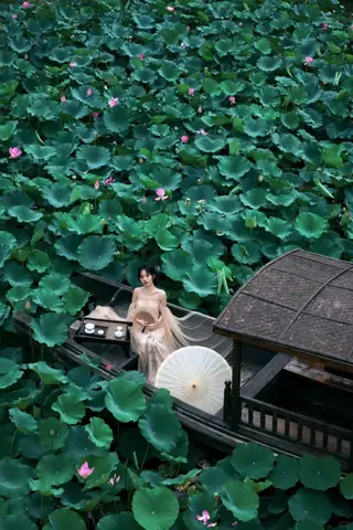 Đầm Tơ Dáng Suông + Ô Che Đầu