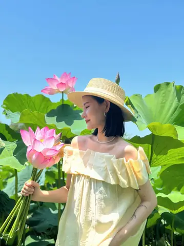 Áo Trễ Vai + Mũ Cói