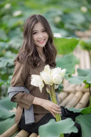 Mặc Áo Bà Ba Chụp Ảnh Sen