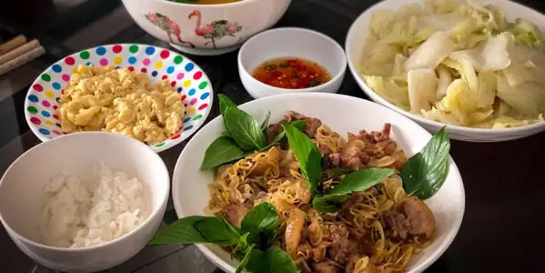 Minh Thư 5 - Cơm Chiên Gà Xối Mỡ Ở Tp. Hcm | Foody.vn