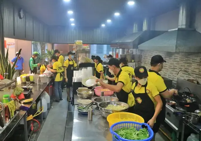 Cơm Gà Xối Mỡ Quang Tâm: Món Ngon Gây Thương Nhớ Tại Sài ...