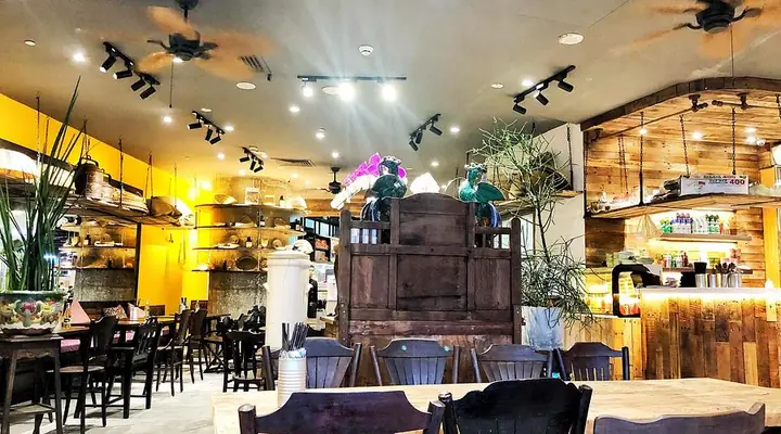 Cơm Tấm Mộc Hồ Chí Minh: Địa Chỉ Ăn Uống Được Yêu Thích