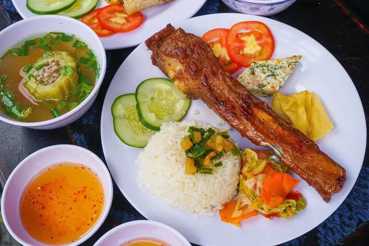 Quán Cơm Tấm Sườn Que Ngô Gia Tự Nha Trang