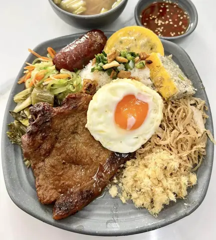 Cơm Tấm Tư Mập Nườm Nượp Khách