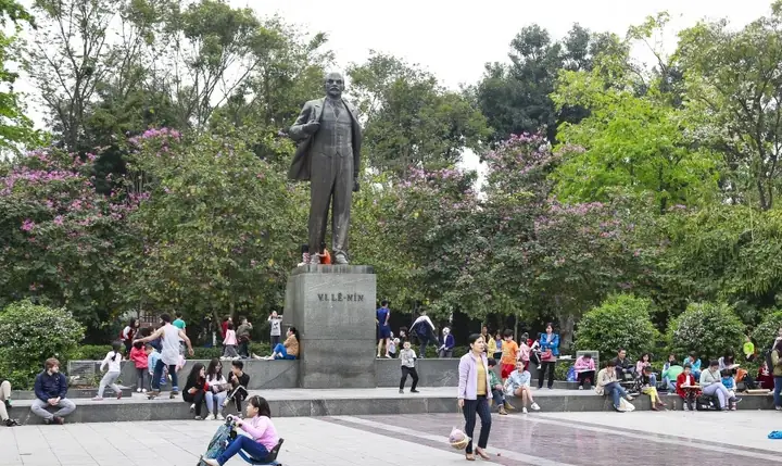 Dạo Bộ, Hóng Mát, Thư Giãn Trong Không Gian Xanh Mát