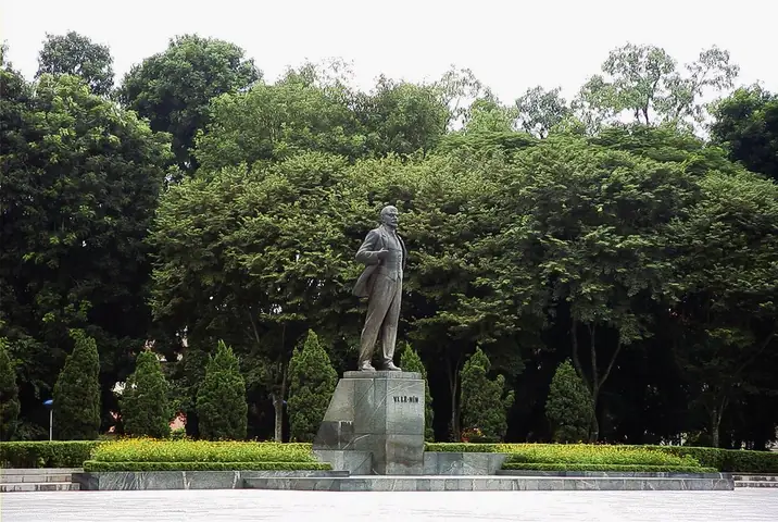 Công Viên Lê Nin Có Không Gian Rộng Rãi, Nhiều Cây Xanh