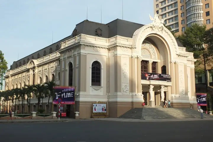 Một Số Điểm Du Lịch Gần Công Viên Lê Văn Tám