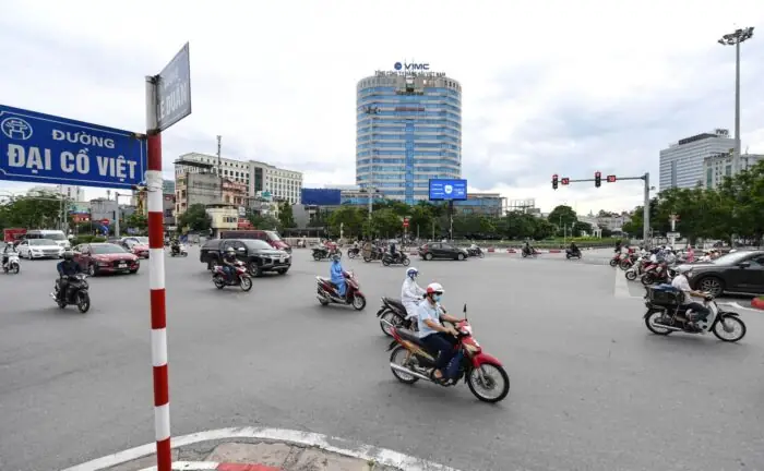 Hoạt Động Thương Mại Và Dịch Vụ Sầm Uất