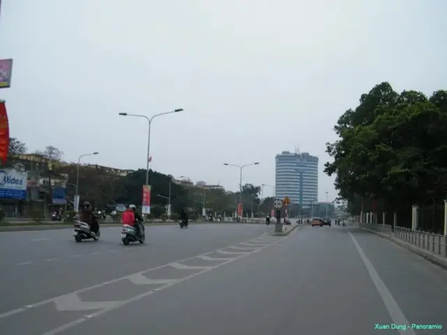 Hoạt Động Thương Mại Và Dịch Vụ Sầm Uất Hoạt Động Thương Mại Và Dịch Vụ Sầm Uất