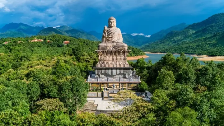 Chùa Huế - Top 17 Ngôi Chùa Đẹp Và Linh Thiêng Bậc Nhất Cố Đô