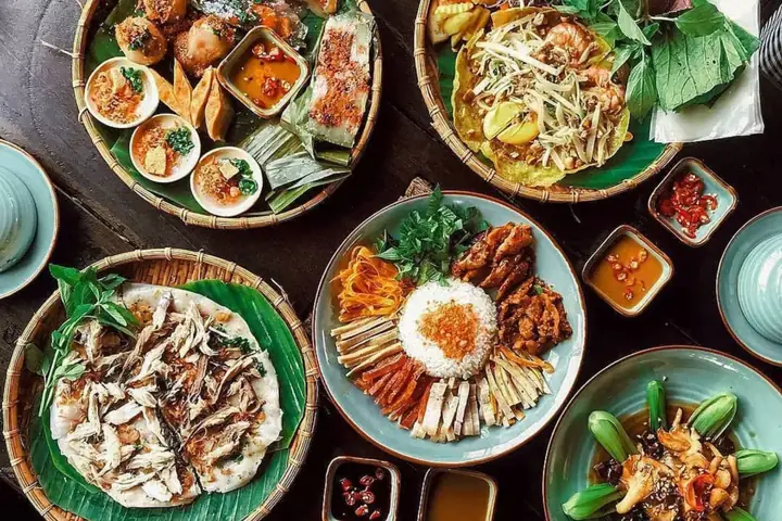 24 Giờ Thưởng Thức Ẩm Thực Huế: Ăn Gì, Ở Đâu Ngon Nhất?