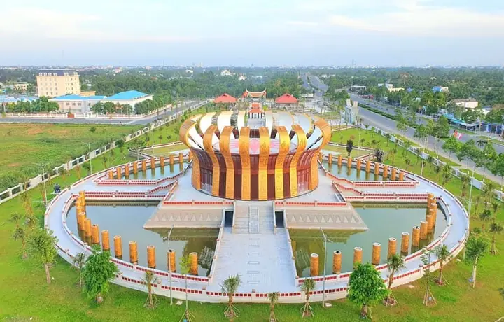 Kiến Trúc Bên Ngoài Mang Đậm Bản Sắc Dân Tộc