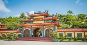 Kinh Nghiệm Tham Quan Chùa Ba Vàng - Uông Bí Từ A Đến Z