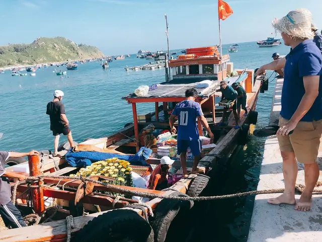 Chuyển Bằng Tàu Gỗ Đi Cù Lao Xanh Chuyển Bằng Tàu Gỗ Đi Cù Lao Xanh